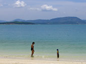 บรรยากาศชายหาดเกาะรังใหญ่ อ.เมือง จ.ภูเก็ต